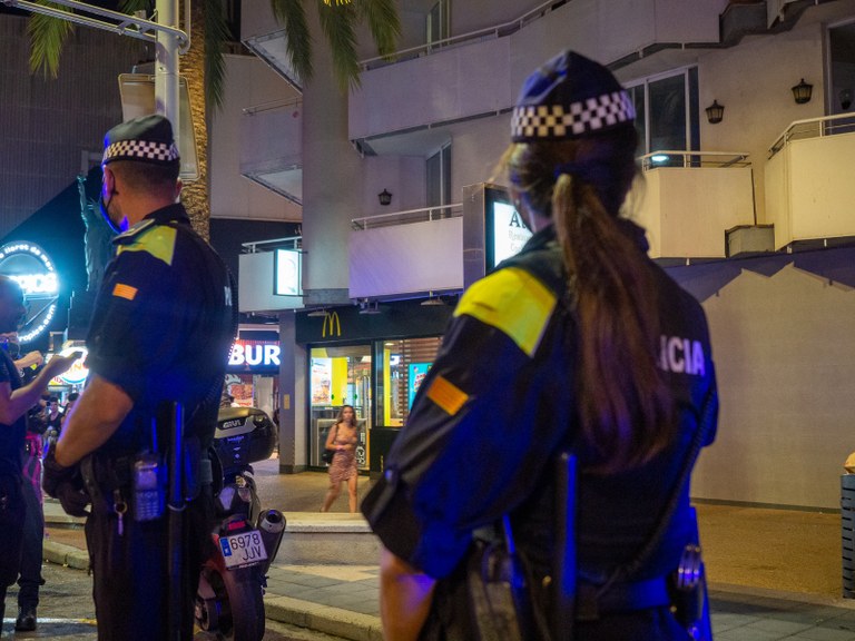La Policia Local de Lloret de Mar desmantella un festa il·legal en un Habitatge d’Ús Turístic