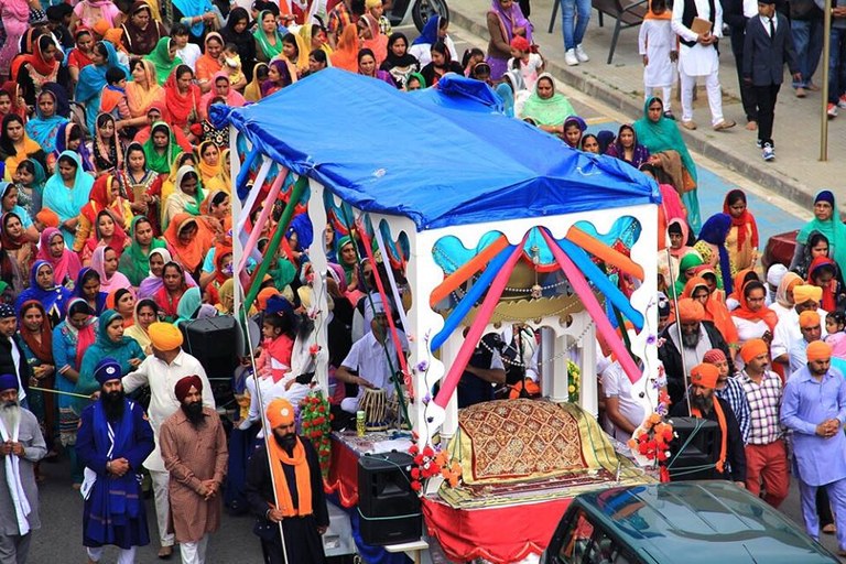 Lloret acull la cercavila Gurudwara-Vaisakhi Lloret acull la cercavila Gurudwara-Vaisakhi